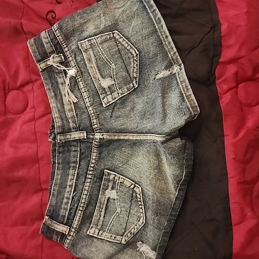 Shorts - Picture 2 of 3